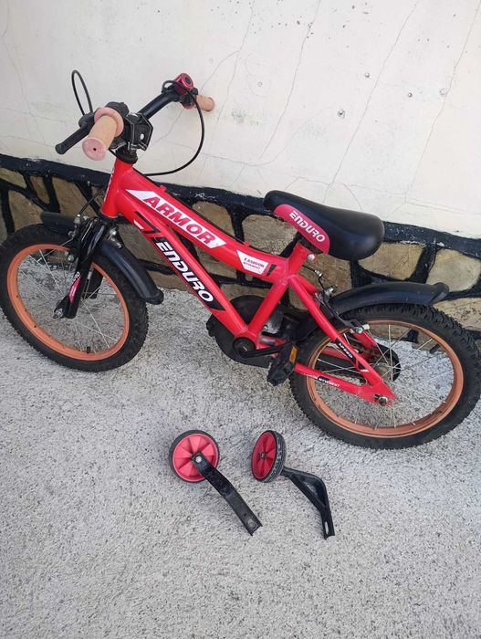 Колело с помощни