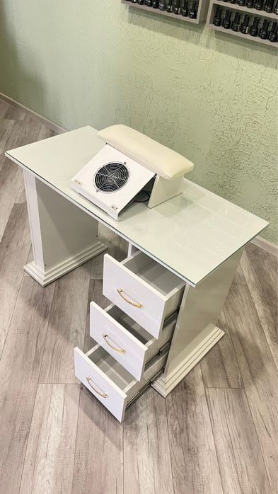 Маникюрный стол за 70 000 тг