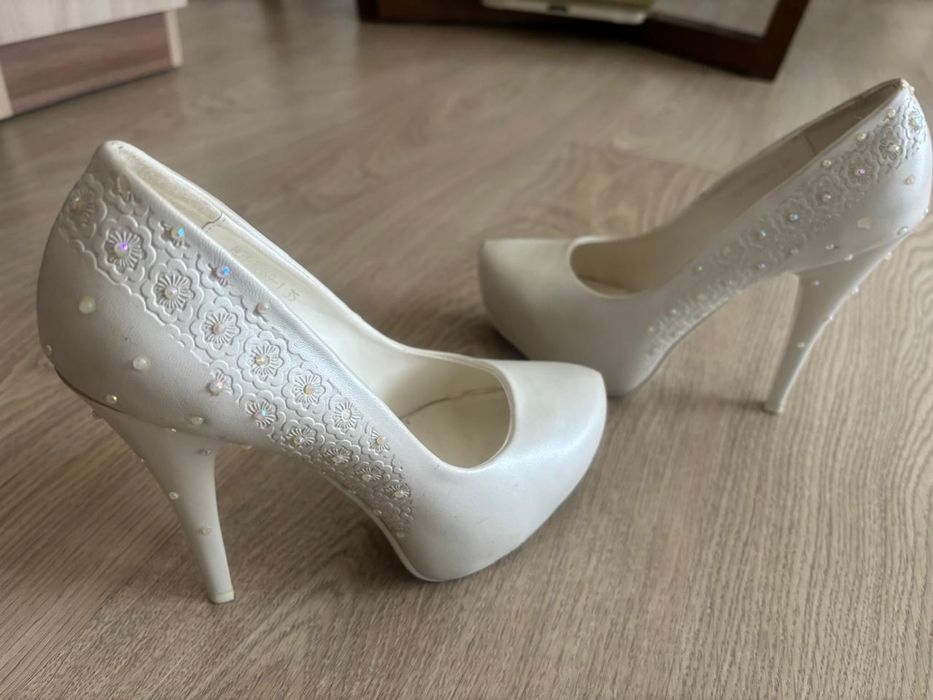 Продам свадебные туфли