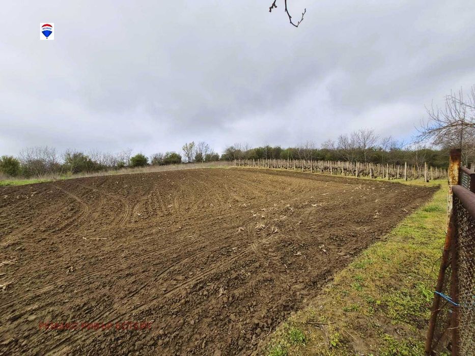 Селска къща с голям двор в с. Караманово