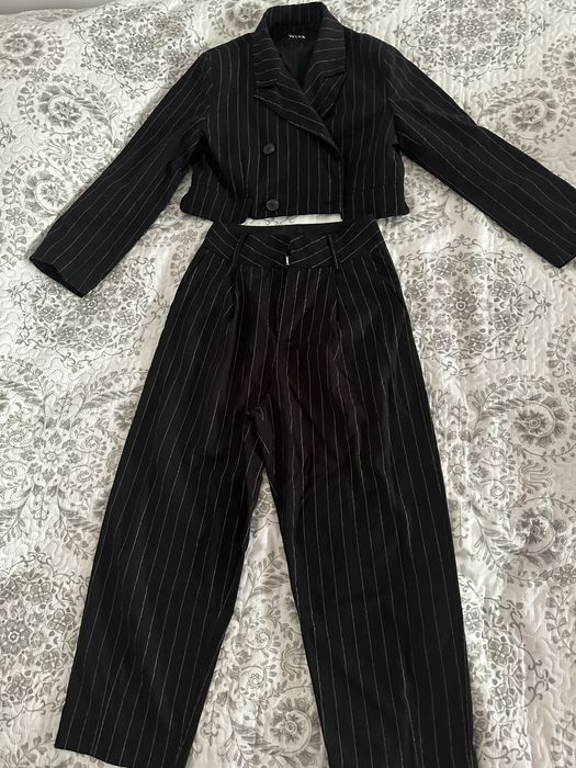 Черен костюм от три части
