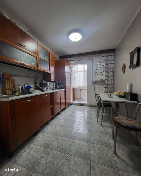 Apartament 3 camere decomandat, strada Mioriței