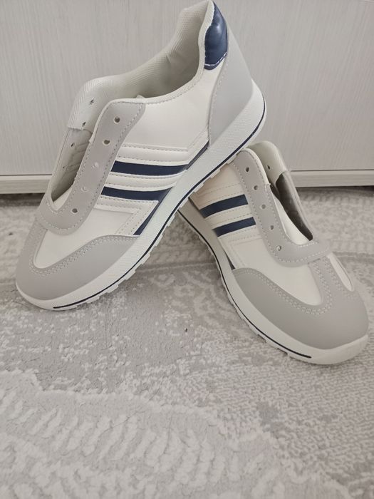 Продам кроссовки 36 размера