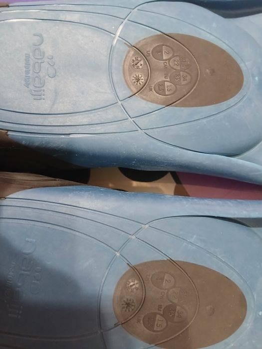 Vând labe înot mar 34/35