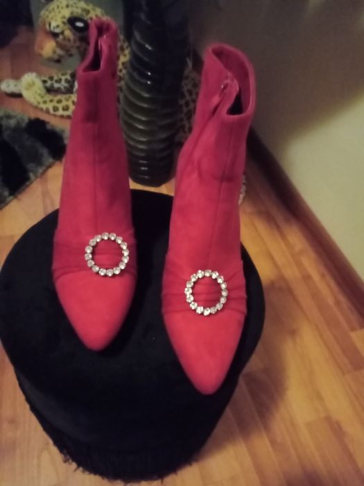 Ghete Dama Piele Caprioara Artificiala Rosii Marime 38 Noi