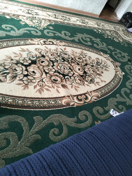 Продам шерстяной ковер в хорошем состоянии