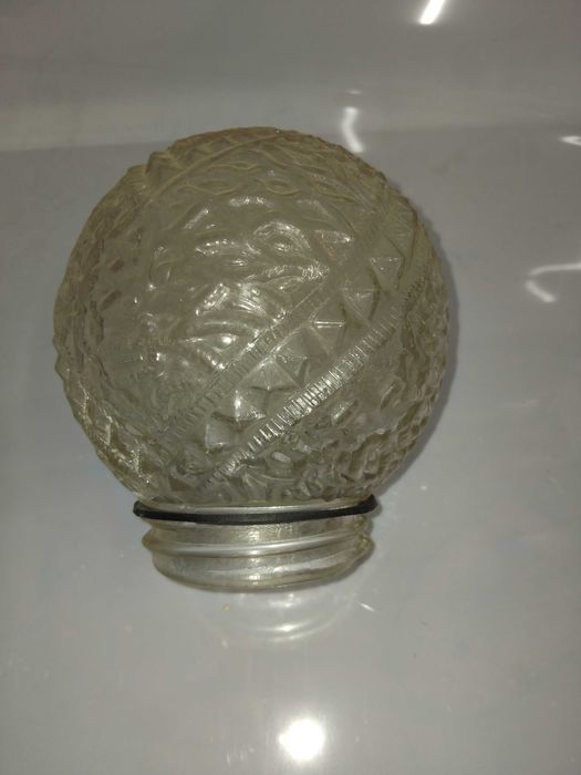 Продавам стъклени абажури за полилеи