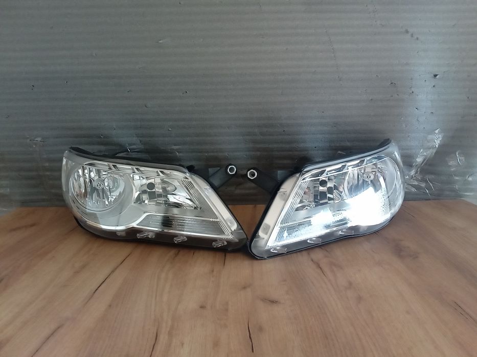 Far faruri stanga/dreapta VW Tiguan Halogen 2007-2011