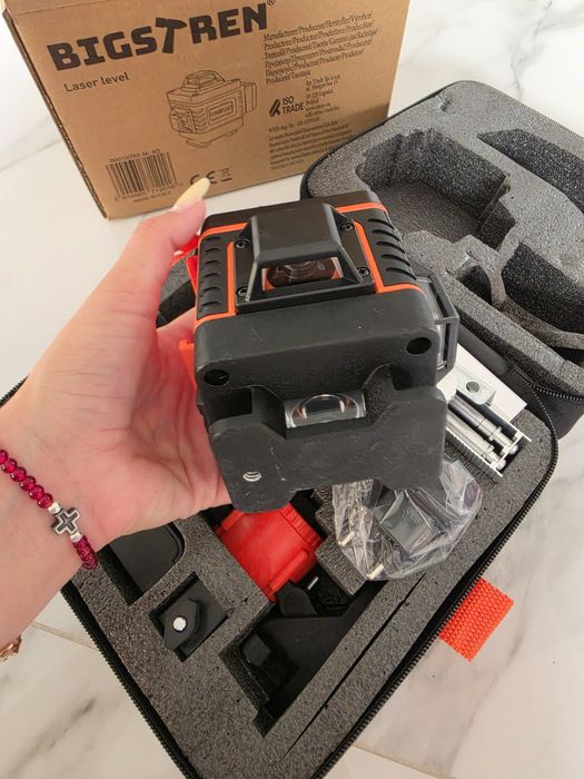 Nivelă laser 4D Bigstren, cu 16 linii 360° autonivelantă, impermeabilitate IP54, rezistentă la praf, murdărie, stropi, int-ext, 2 baterii de 1500 mAh