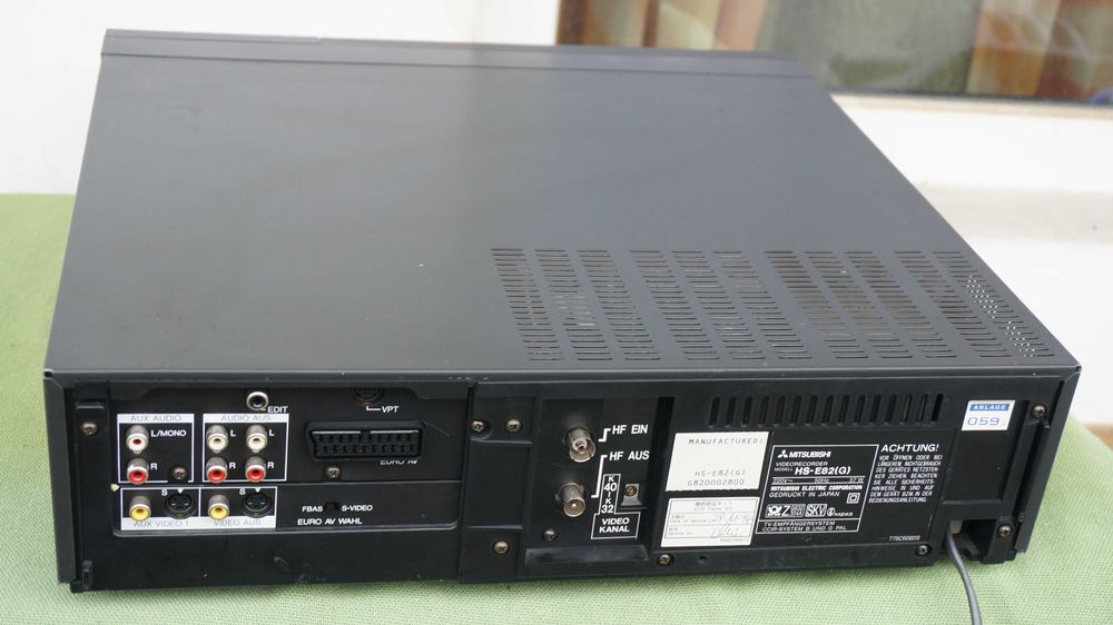 Video recorder S-VHS Mitsubishi HS-E82 DEFECT
