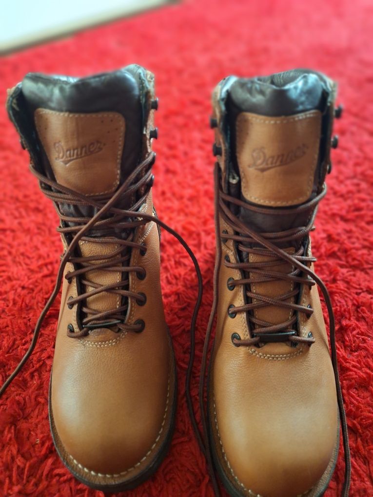 Vand bocanci Danner Workman GTX originali din SUA noi m rimea 41.5 Iasi OLX.ro