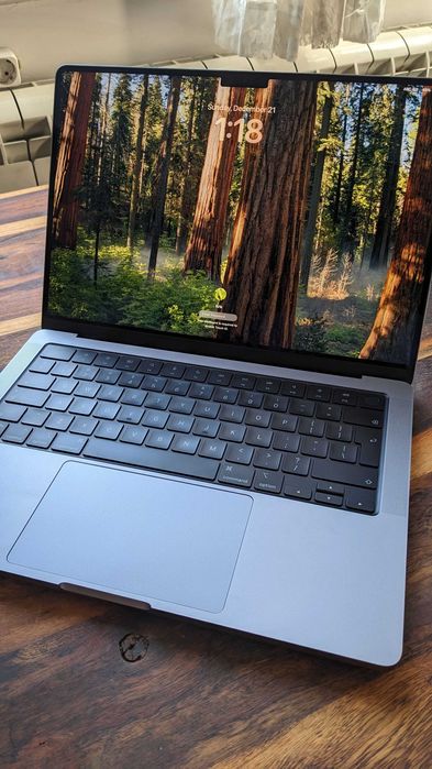 M1 Macbook pro 2021 Space Gray 14 inch 16GB 512 GB