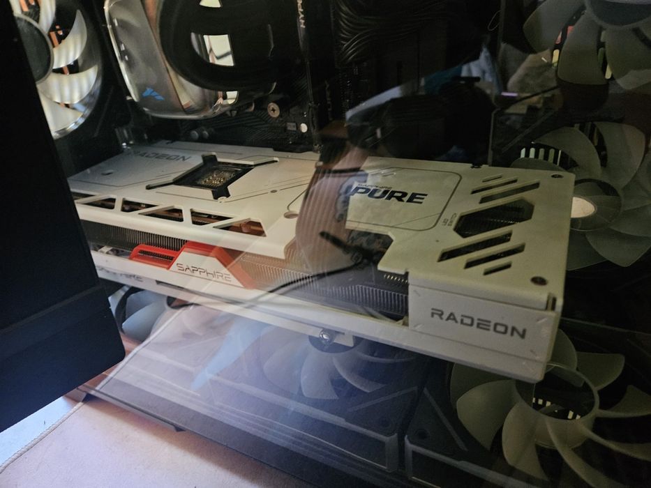 Vand RX 7800XT Sapphire Pure