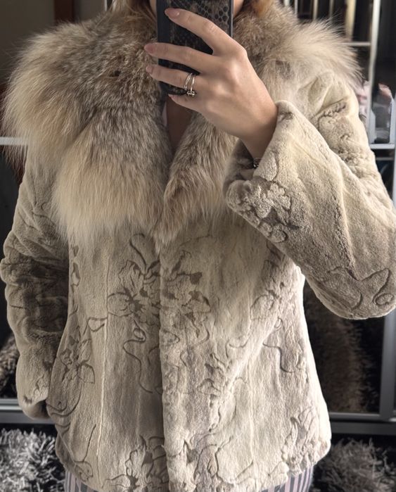 Haina blana nurca cu vulpe