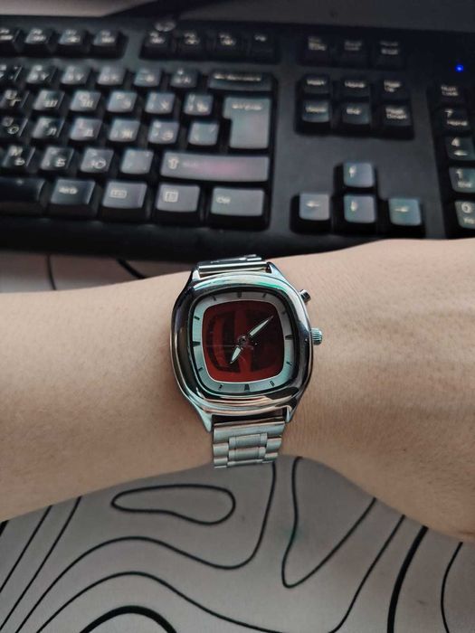 Продам часики y2k