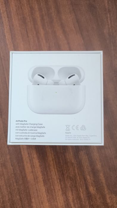 AirPods Pro наушники продам.