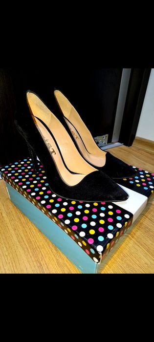 Pantofi stiletto