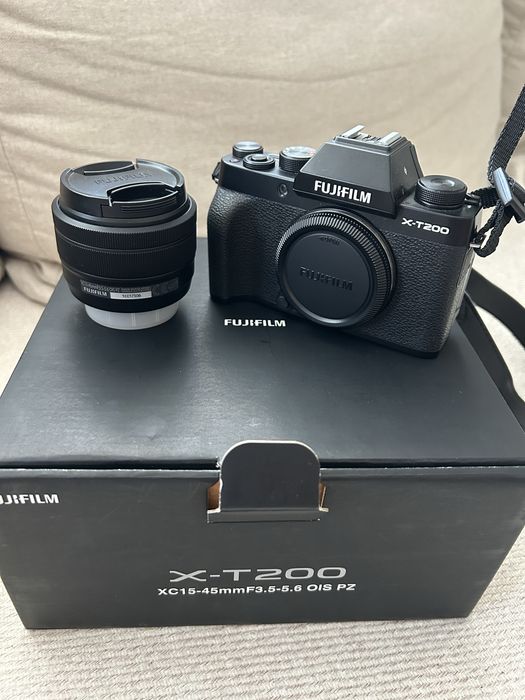 фотоапарат Fujifilm X-T200 + обектив Fujinon XC 15-45mm