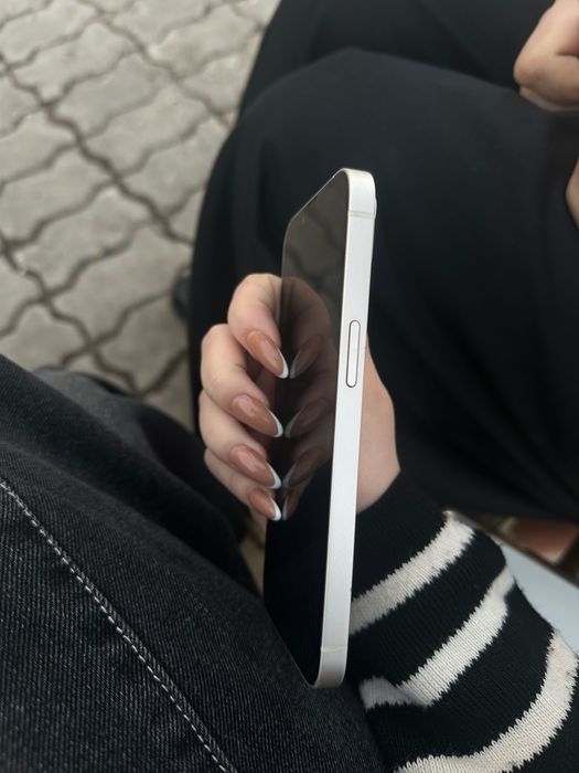 iPhone 13 в отличном состоянии