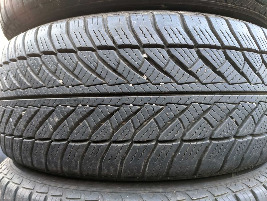 4бр Зимни гуми 205 50 17 - Goodyear Runflat