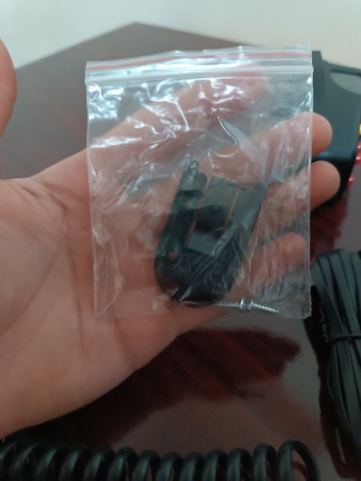 7 xil ovozli.gapirsa boʻladi. 12 V li akumlyatorga ishlaydi.