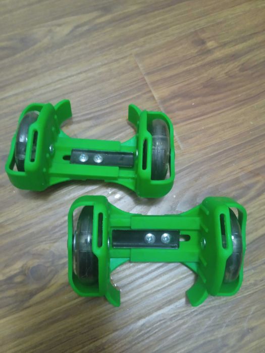 Ролики на пятку светящиеся регулируется размер.