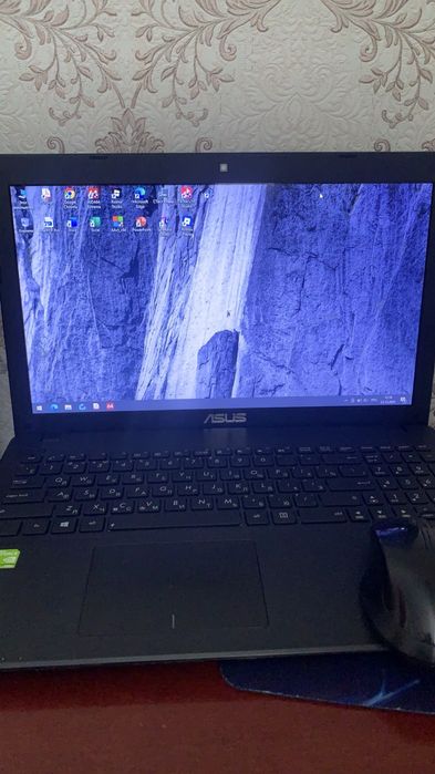 Ноутбук Asus в хорошом состояние