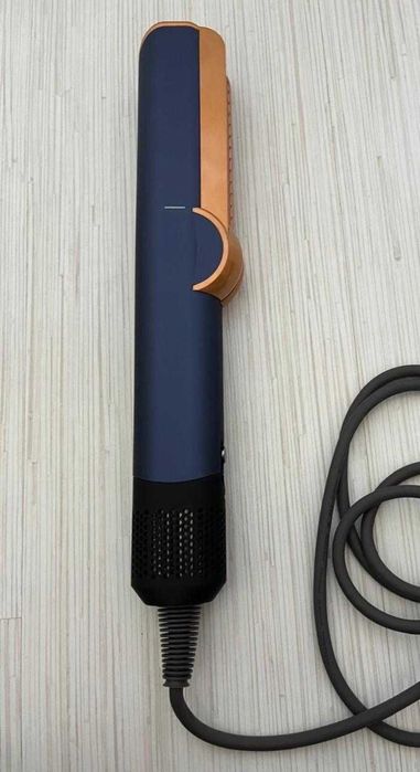 Dyson фен-выпрямитель