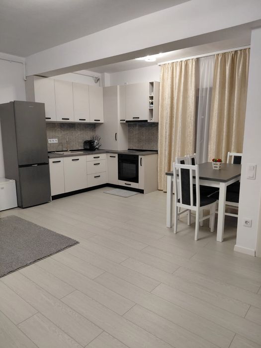 Inchiriez apartament