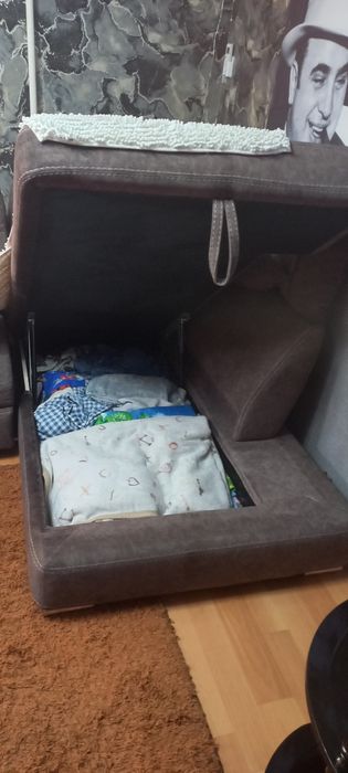 Угловой уголок диван