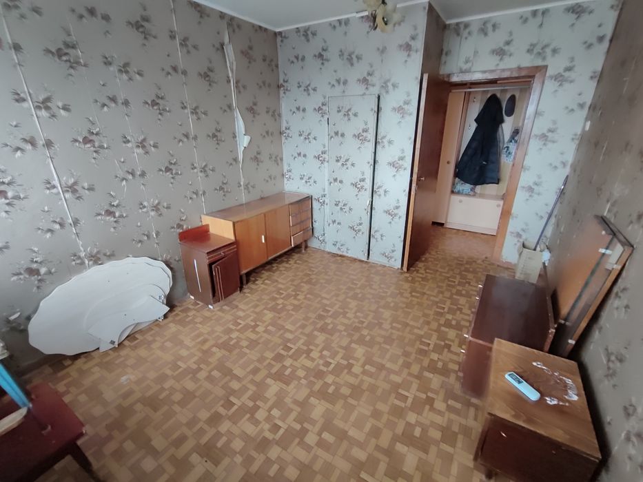 Продается  3-комн (5-18, 4 эт)