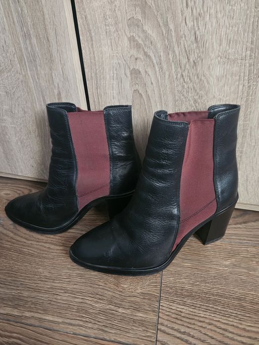 Ghete Flavia Passini, piele naturala, marimea 39, toc 7,5cm.