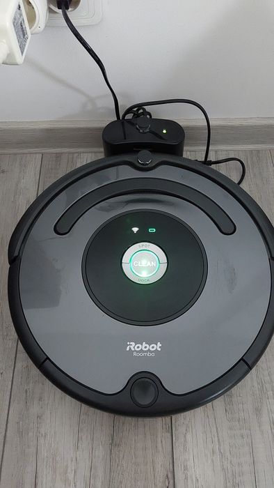 Robot de aspirare iRobot Roomba 676, Consum 26Wh, iAdapt®, App, Gri