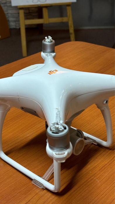 Продам Дрон Phantom 4 + 10 лопастей