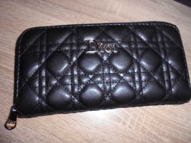 Дамски портмонета