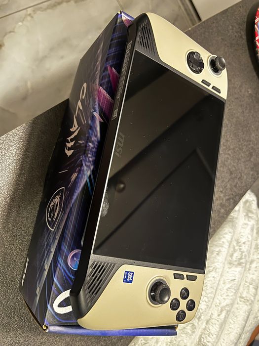Steam Deck MSI Claw 8аi+