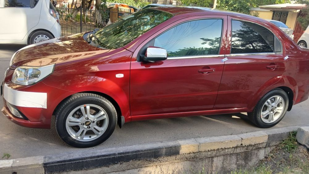 Продаётся Нексия 3 автомат.