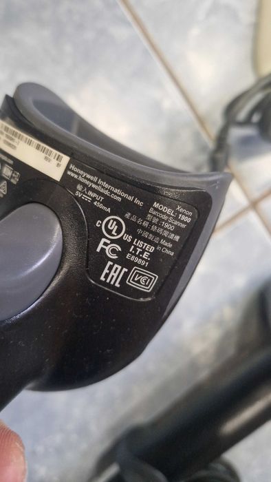 Vand Lot de 5 scannere + suporti stand la 200lei ( toate ca pachet )