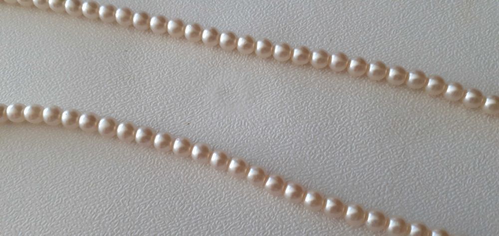 Элегантные броши, бусы