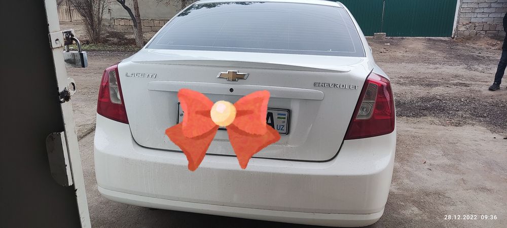 Lasetti sotiladi 1.8mator 2010yili