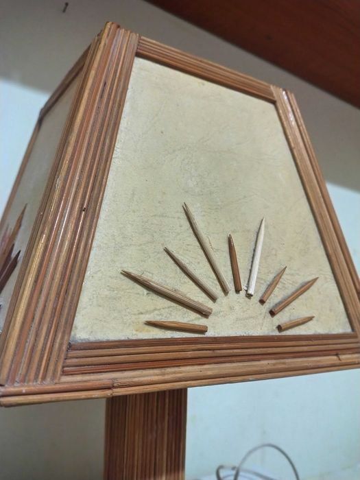 Интересна Стара Дървена Настолна Лампа