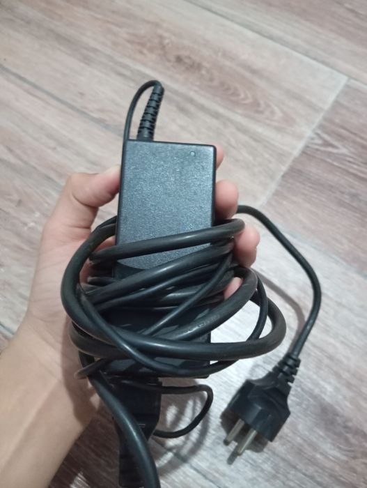 Продаю ноутбук acer windows 7