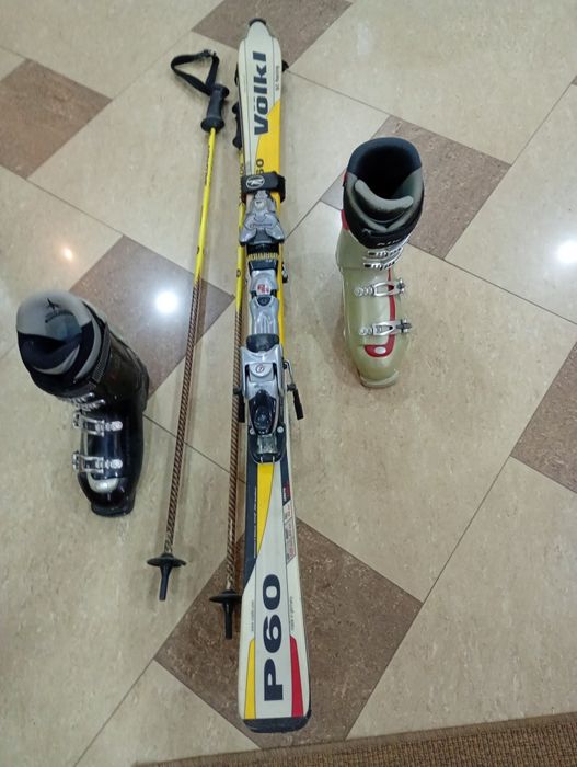 Продам горные лыжи в комплекте с ботинками