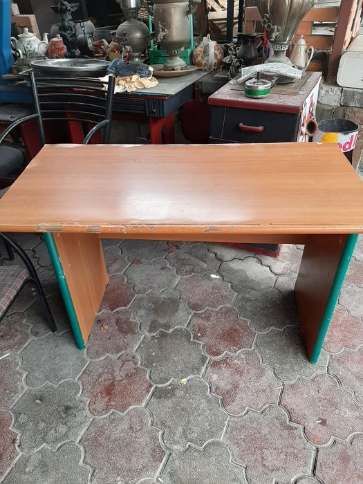 Продам стол на фото