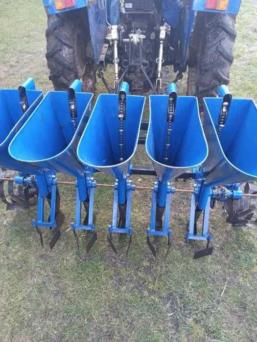 Semanatoare ceapa arpagic usturoi bulbi pentru tractor 6 randuri
