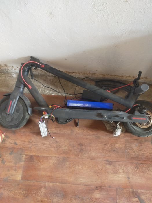 Продам 2 самоката один на запчасти