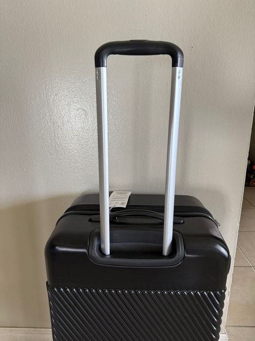 Чисто нов куфар Samsonite. С етикет