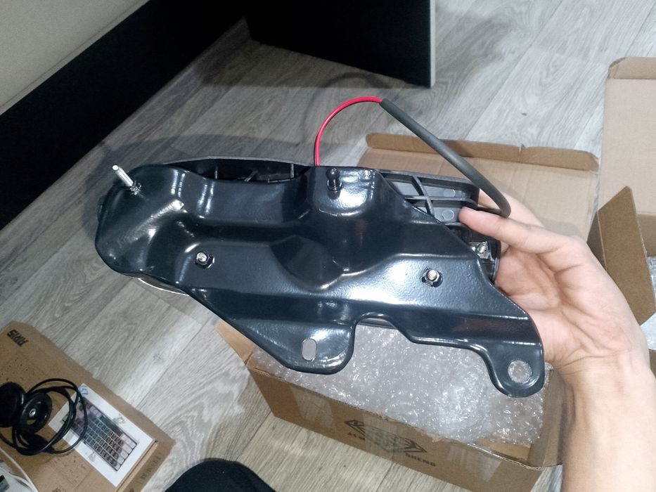 Продам противотуманные фары на Mazda cronos 626