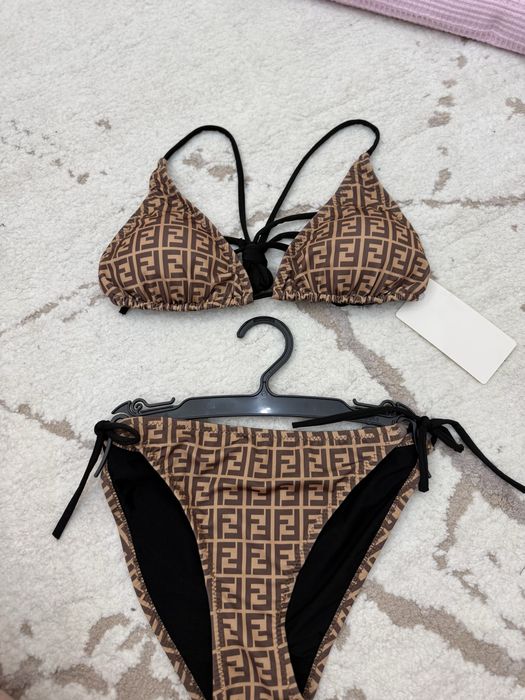 Costum de baie din doua piese