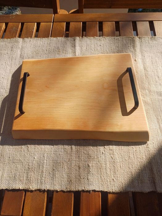 Platou servire handmade din lemn masiv cu manere metalice